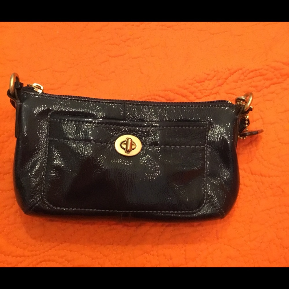 COACH patent wallet Wristlet in navy. EUC - Picture 3 of 8